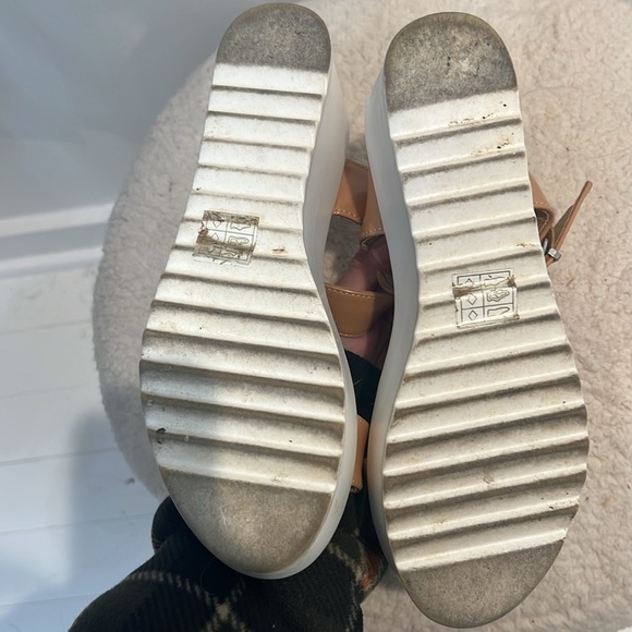 J.Adams light camel colored platform strappy sandal size 7.5. - Picture 9 of 9